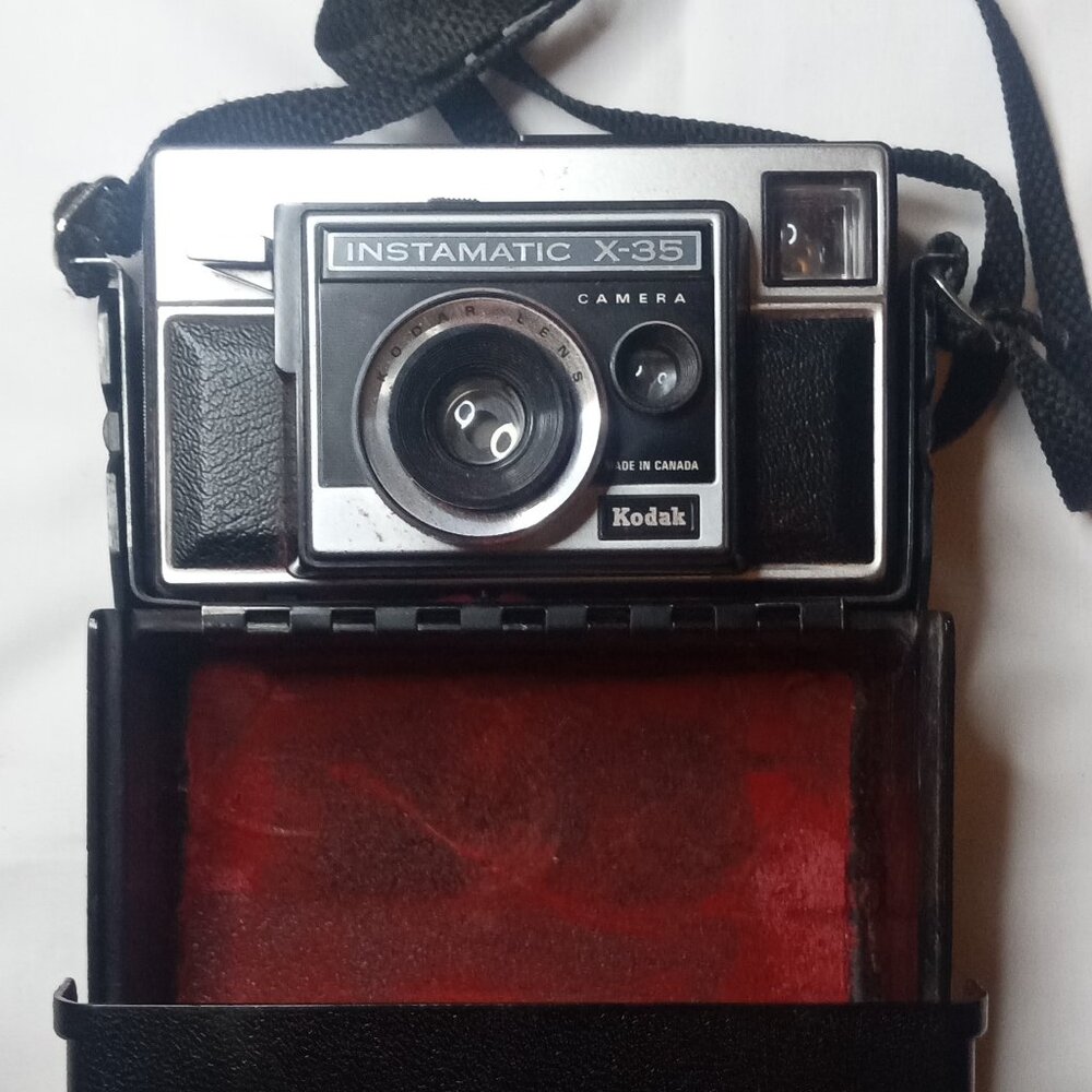 Kodak Instamatic X-35 Camera W/ Neck Strap & Hard Case Canada Made Untested Vntg